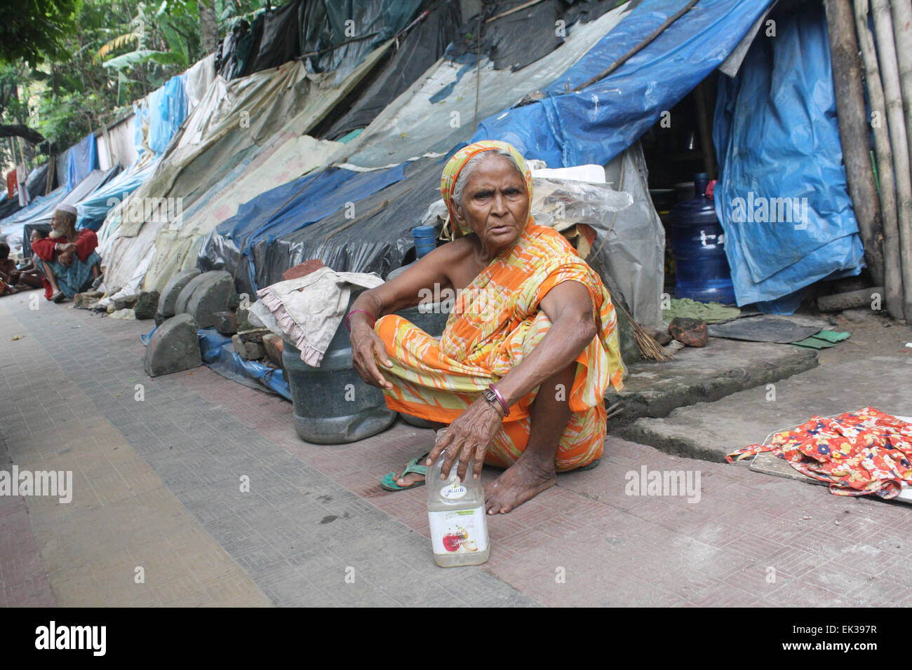 Un grande numero di senzatetto in Dhaka hanno perso le loro case e proprietà attraverso le inondazioni, erosione fluviale e altre persone fisiche Foto Stock