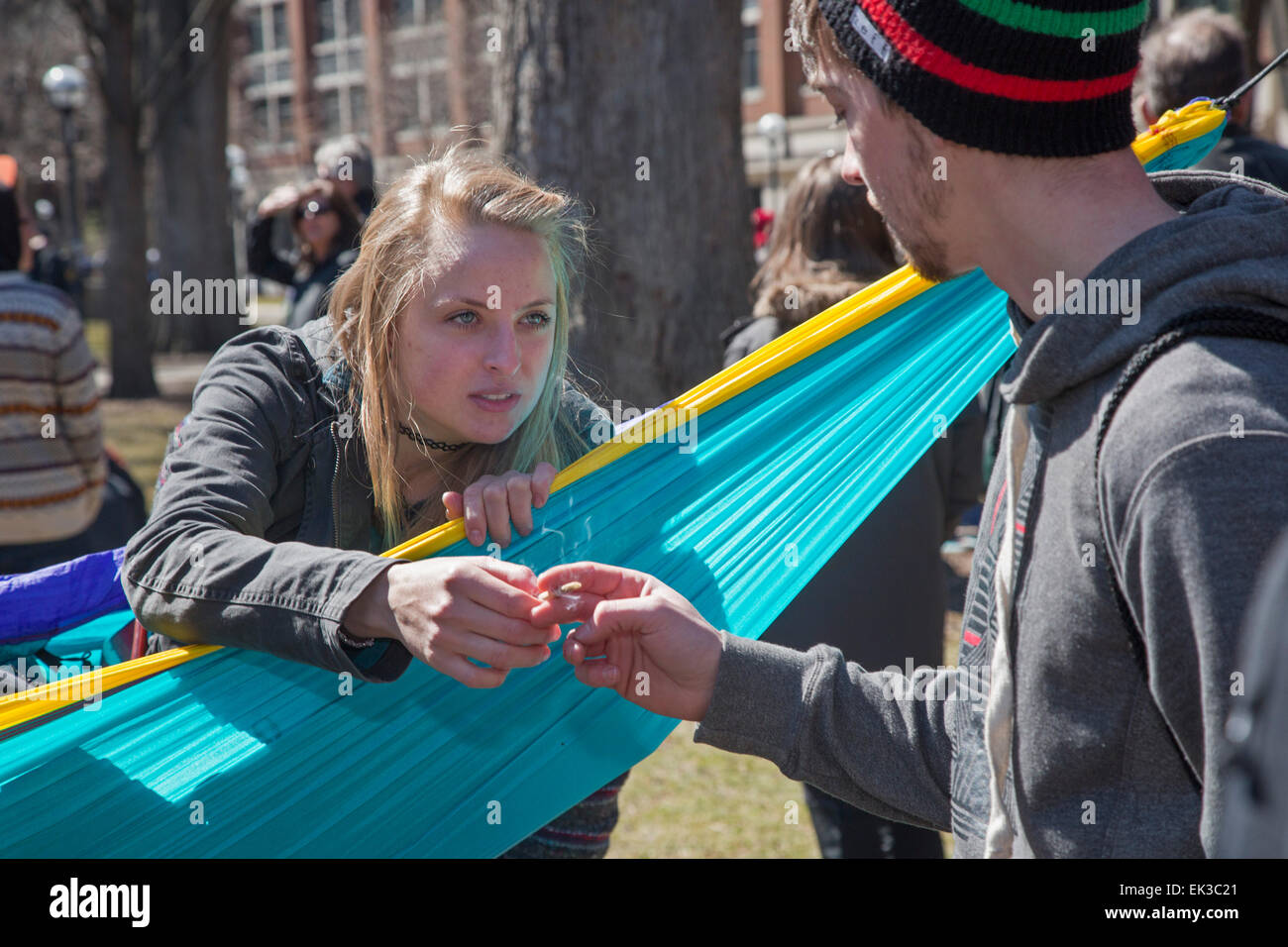 L'Hash annuale Bash presso l'Università del Michigan, dove un sacco di marijuana è affumicato e altoparlanti call per la sua legalizzazione. Foto Stock