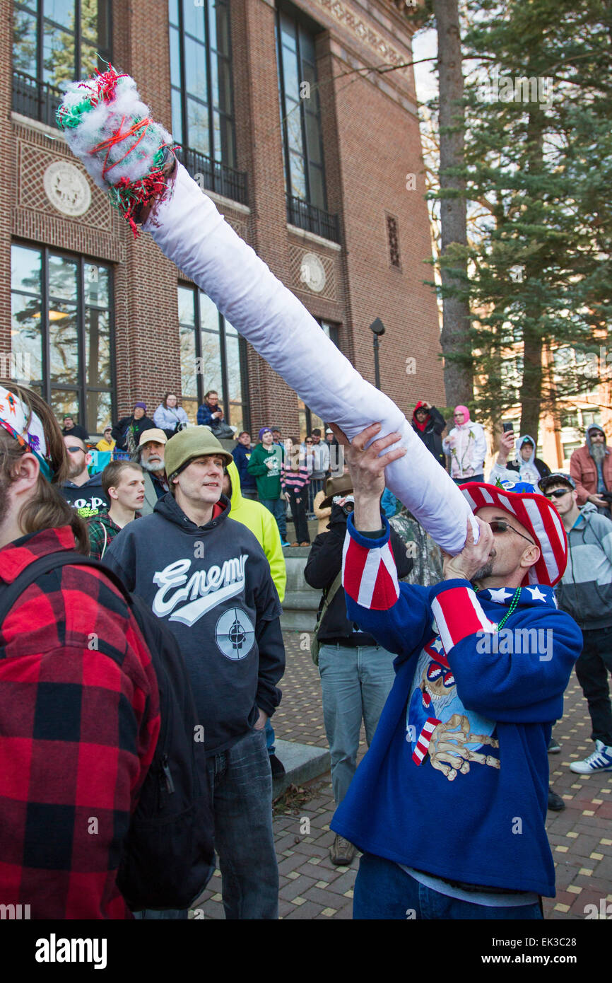 L'Hash annuale Bash presso l'Università del Michigan, dove un sacco di marijuana è affumicato e altoparlanti call per la sua legalizzazione. Foto Stock