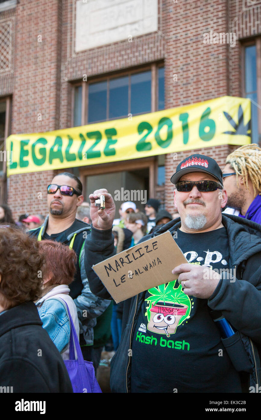 L'Hash annuale Bash presso l'Università del Michigan, dove un sacco di marijuana è affumicato e altoparlanti call per la sua legalizzazione. Foto Stock
