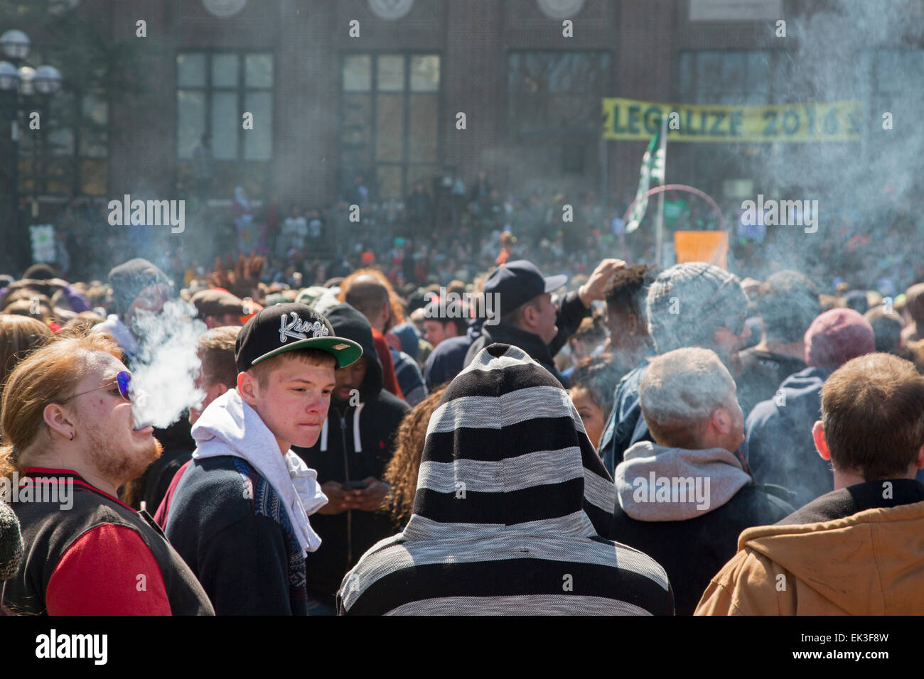 L'Hash annuale Bash presso l'Università del Michigan, dove un sacco di marijuana è affumicato e altoparlanti call per la sua legalizzazione. Foto Stock