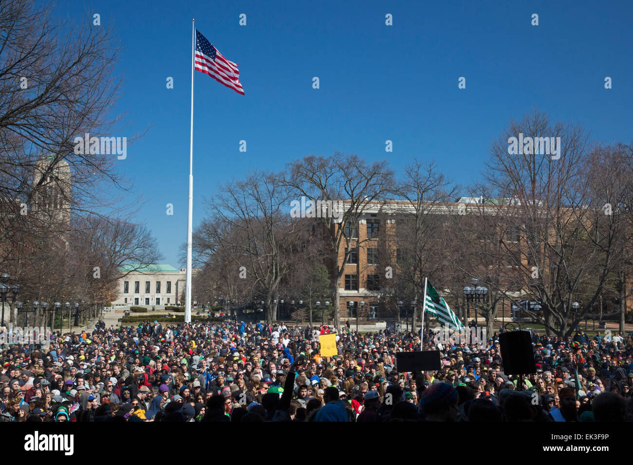 L'Hash annuale Bash presso l'Università del Michigan, dove un sacco di marijuana è affumicato e altoparlanti call per la sua legalizzazione. Foto Stock