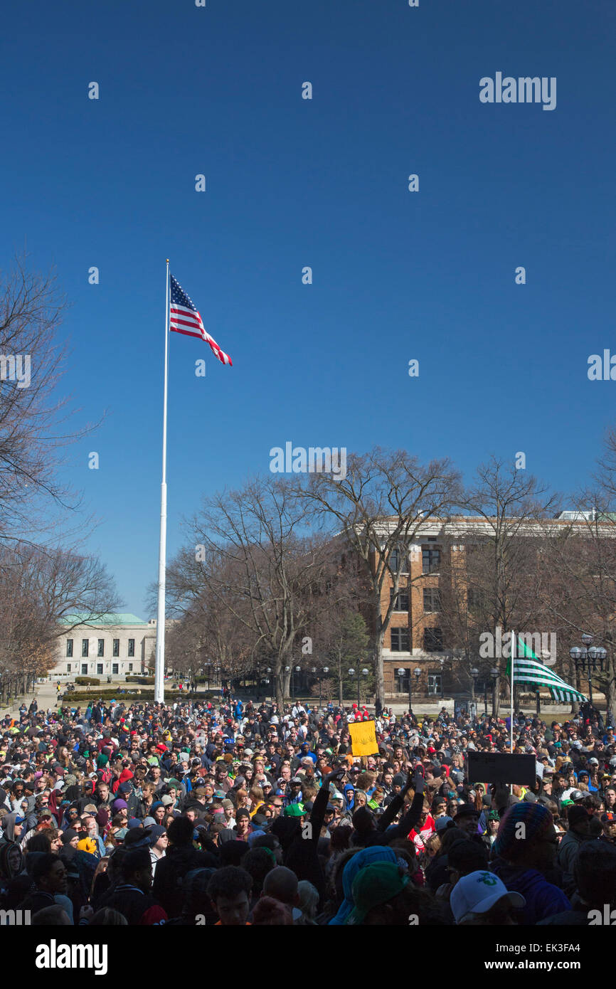 L'Hash annuale Bash presso l'Università del Michigan, dove un sacco di marijuana è affumicato e altoparlanti call per la sua legalizzazione. Foto Stock