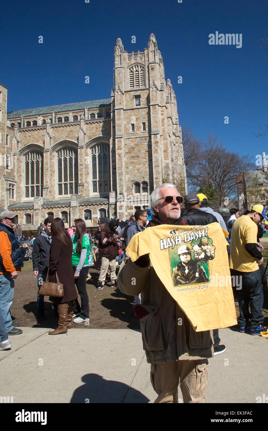L'Hash annuale Bash presso l'Università del Michigan, dove un sacco di marijuana è affumicato e altoparlanti call per la sua legalizzazione. Foto Stock