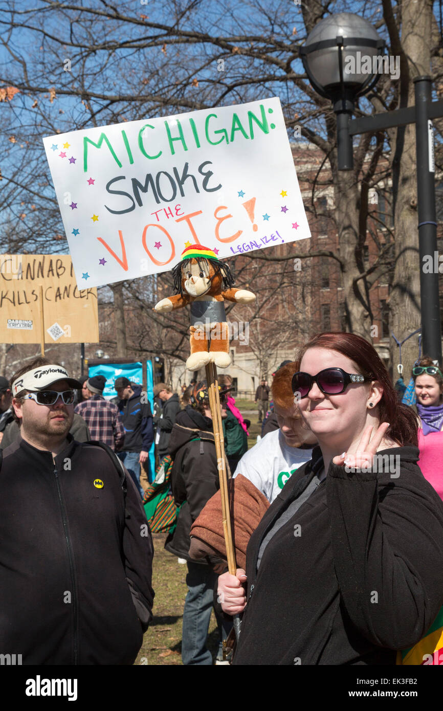 L'Hash annuale Bash presso l'Università del Michigan, dove un sacco di marijuana è affumicato e altoparlanti call per la sua legalizzazione. Foto Stock