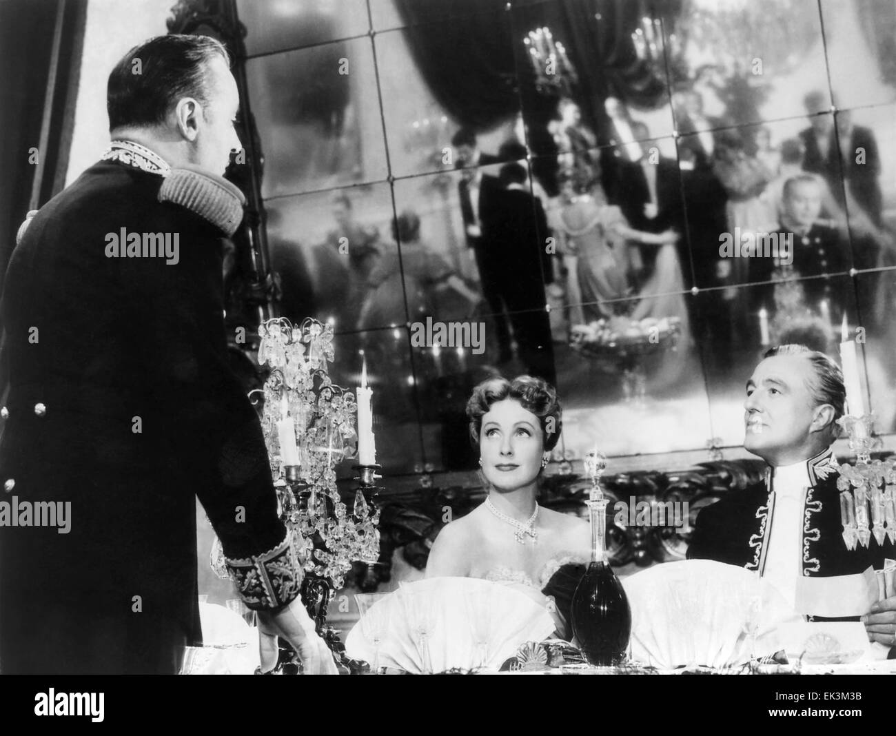 Charles Boyer, Danielle Darrieux, Vittorio De Sica, sul set del film " Orecchini di Madame De…' 1953 Foto Stock