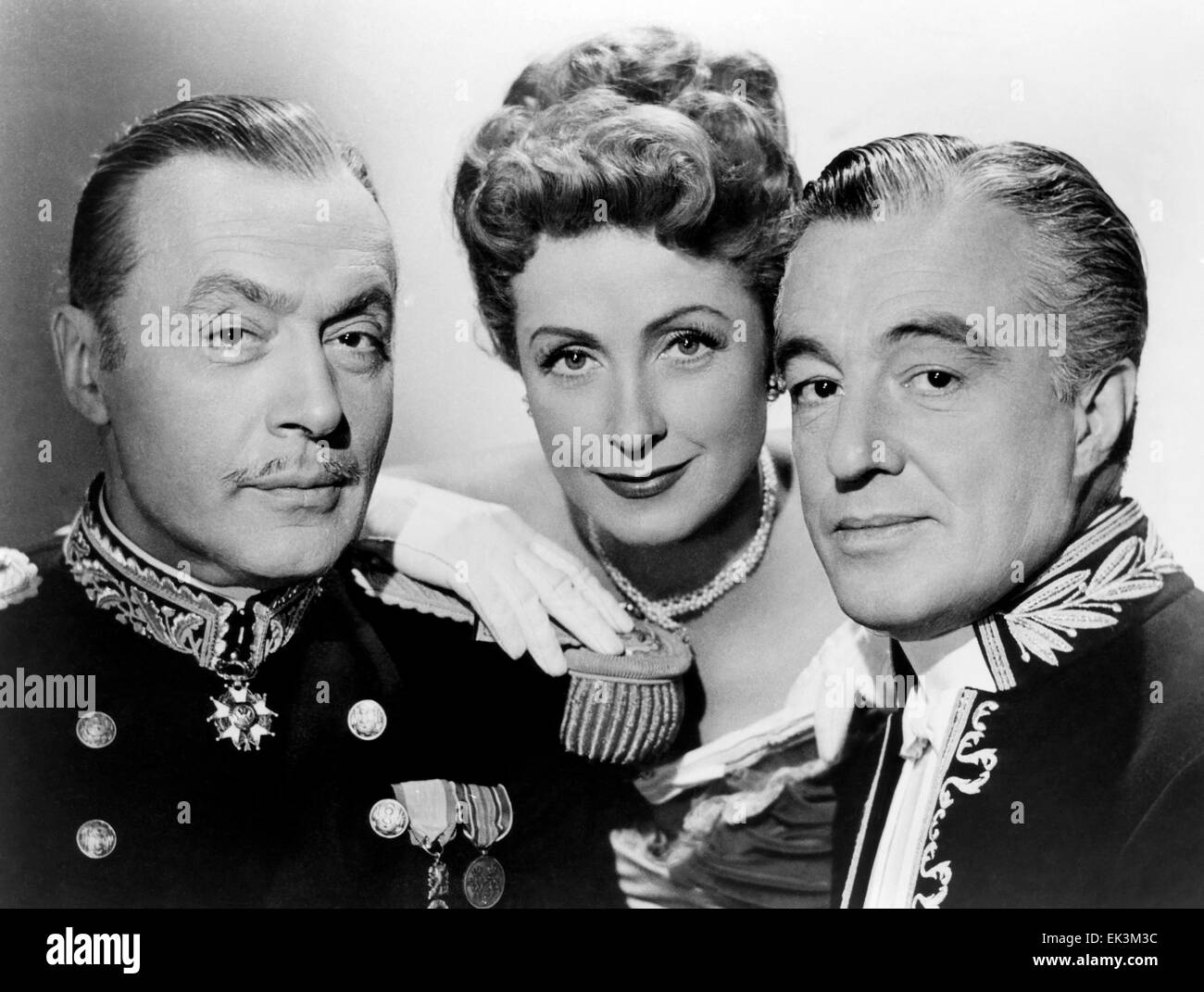 Charles Boyer, Danielle Darrieux, Vittorio De Sica, sul set del film " Orecchini di Madame De…' 1953 Foto Stock