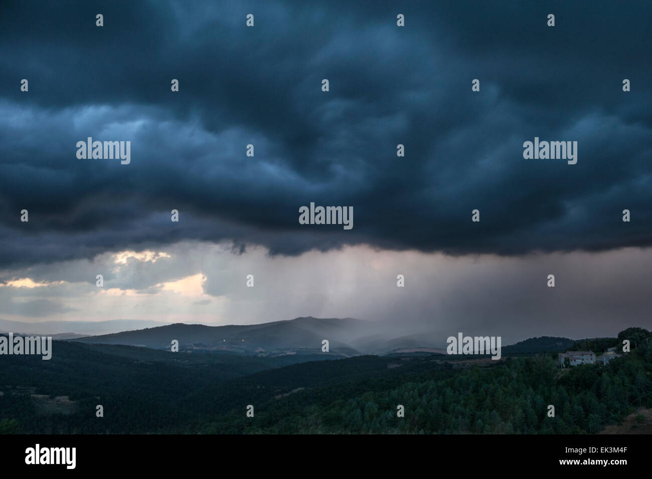 Paesaggi Italiani al tramonto quando il sole tramonta Foto Stock