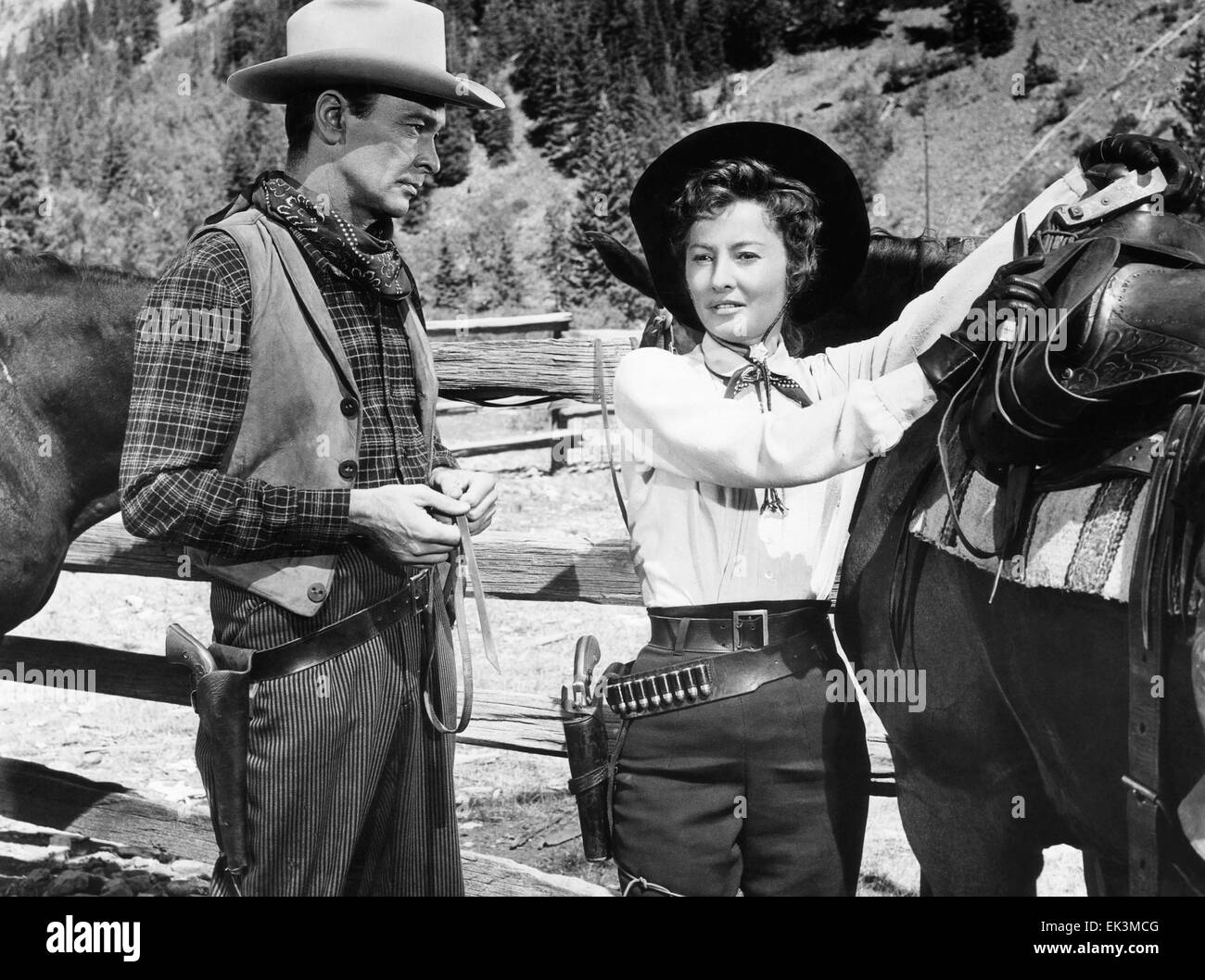 Barry Sullivan, Barbara Stanwyck, sul set del film "La Regina Maverick', 1956 Foto Stock