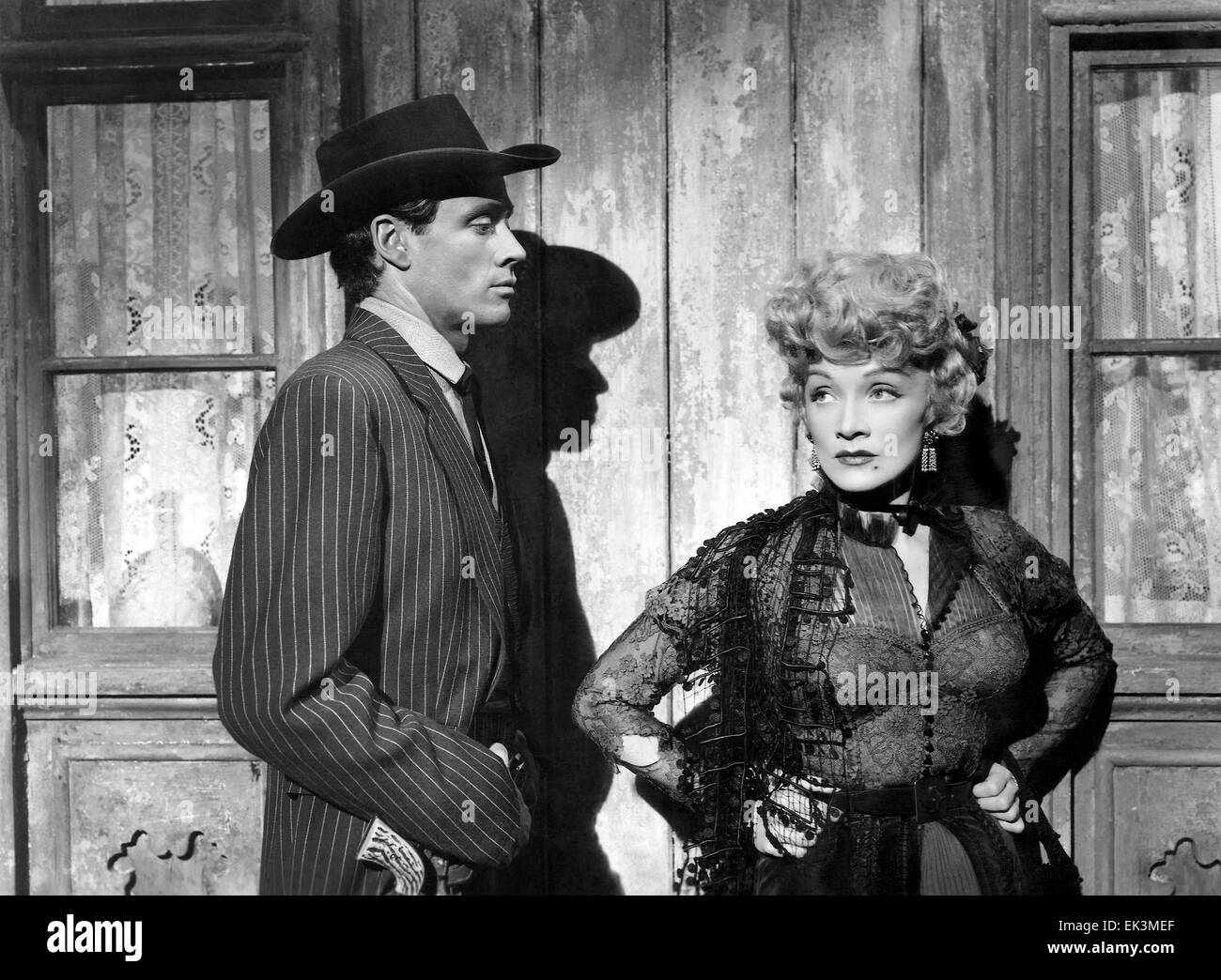 Mel Ferrer, Marlene Dietrich, sul set del film "Rancho Notorious', 1952 Foto Stock