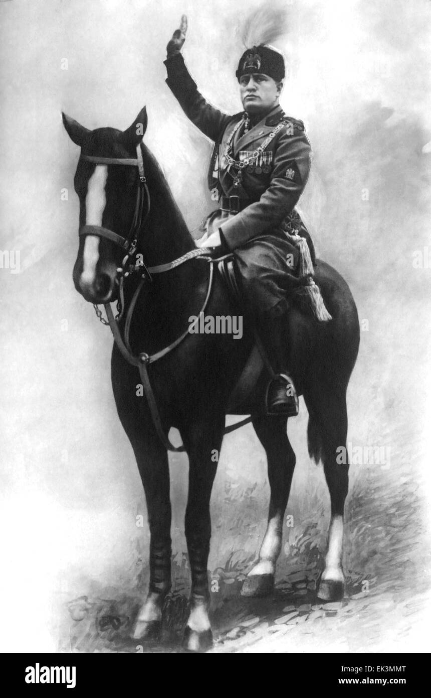 Primo Ministro italiano Benito Mussolini, ritratto a cavallo, circa 1920 Foto Stock