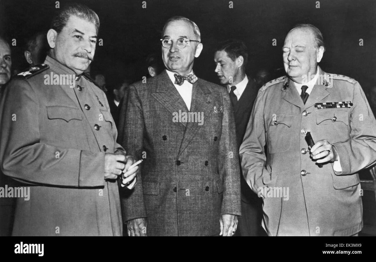 Stati Uniti Il presidente Harry Truman (centro) Premier sovietico Joseph Stalin il Primo ministro inglese Winston Churchill Potsdam Foto Stock