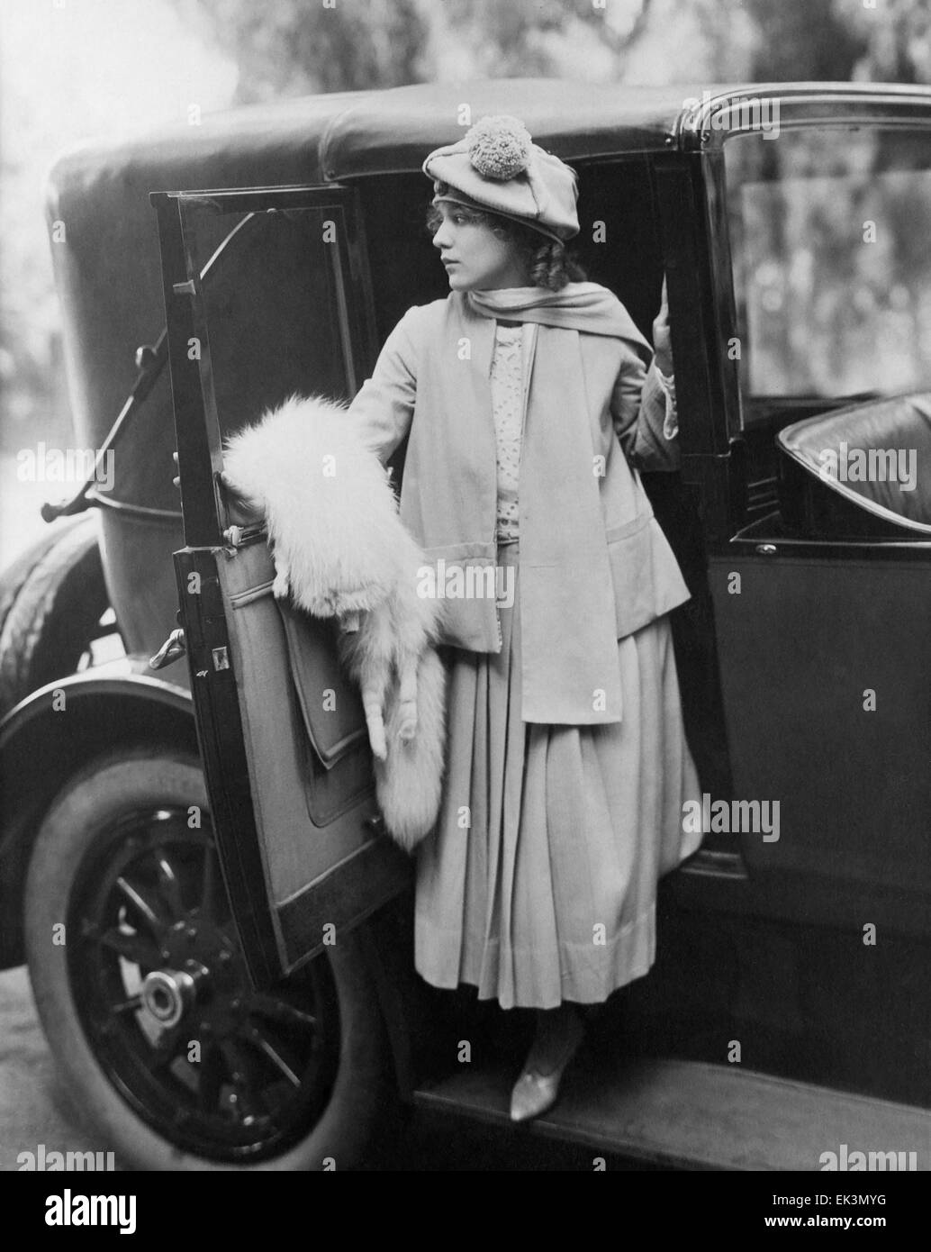 Mary Pickford, ritratto in uscita auto, circa metà-1910's Foto Stock