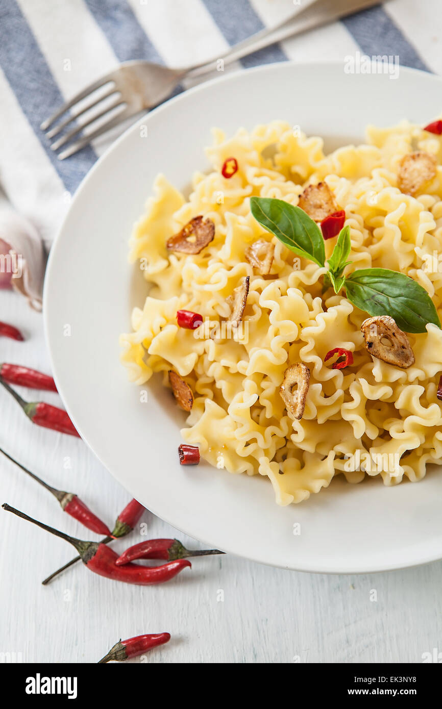 La pasta italiana con aglio olio e peperoncino pepe Foto Stock