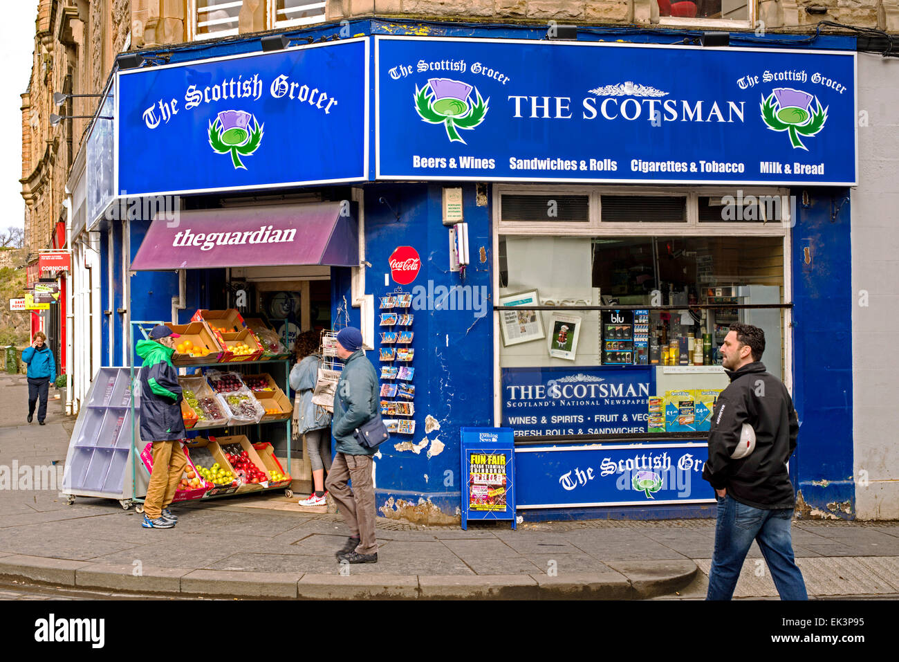 Una drogheria sul Royal Mile di Edimburgo. Foto Stock