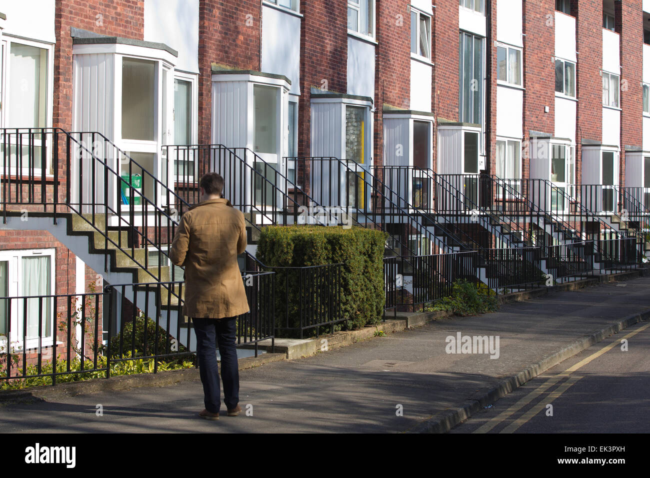 Fila di suburbana di case a schiera a Surbiton, Royal Borough di Kingston Upon Thames, Greater London, Regno Unito Foto Stock