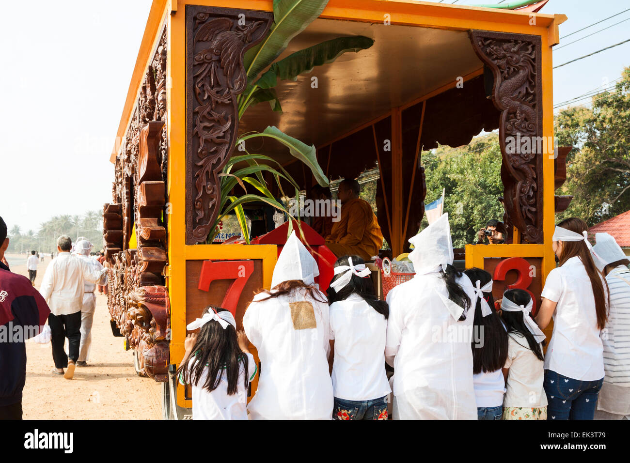 I riti religiosi del funerale cinese in Cambogia, in Asia. Foto Stock