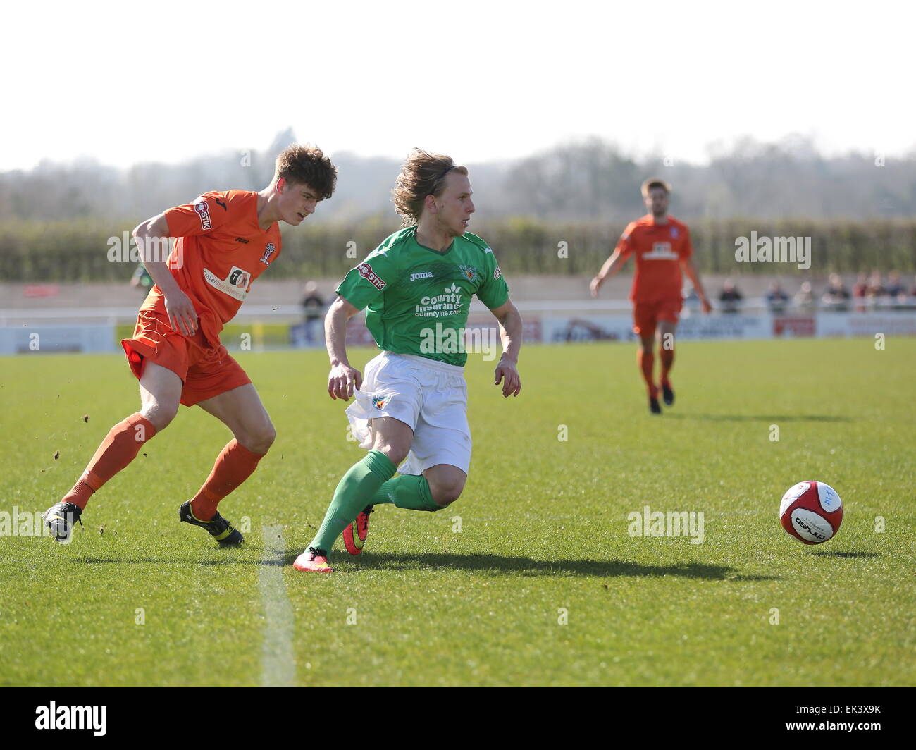 Nantwich, Inghilterra. 6 Aprile, 2015. Nantwich Town prendere su Witton Albion durante il Evo-Stik Northern Premier fixture il lunedì di Pasqua presso il tessitore Stadium a Nantwich. Cheshire. Credito: Simon Newbury/Alamy Live News Foto Stock