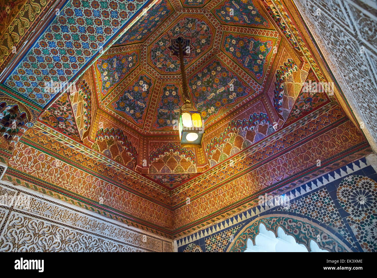 Con soffitto ligneo dipinto a Palazzo Bahia, Marrakech, Marocco, Africa Foto Stock