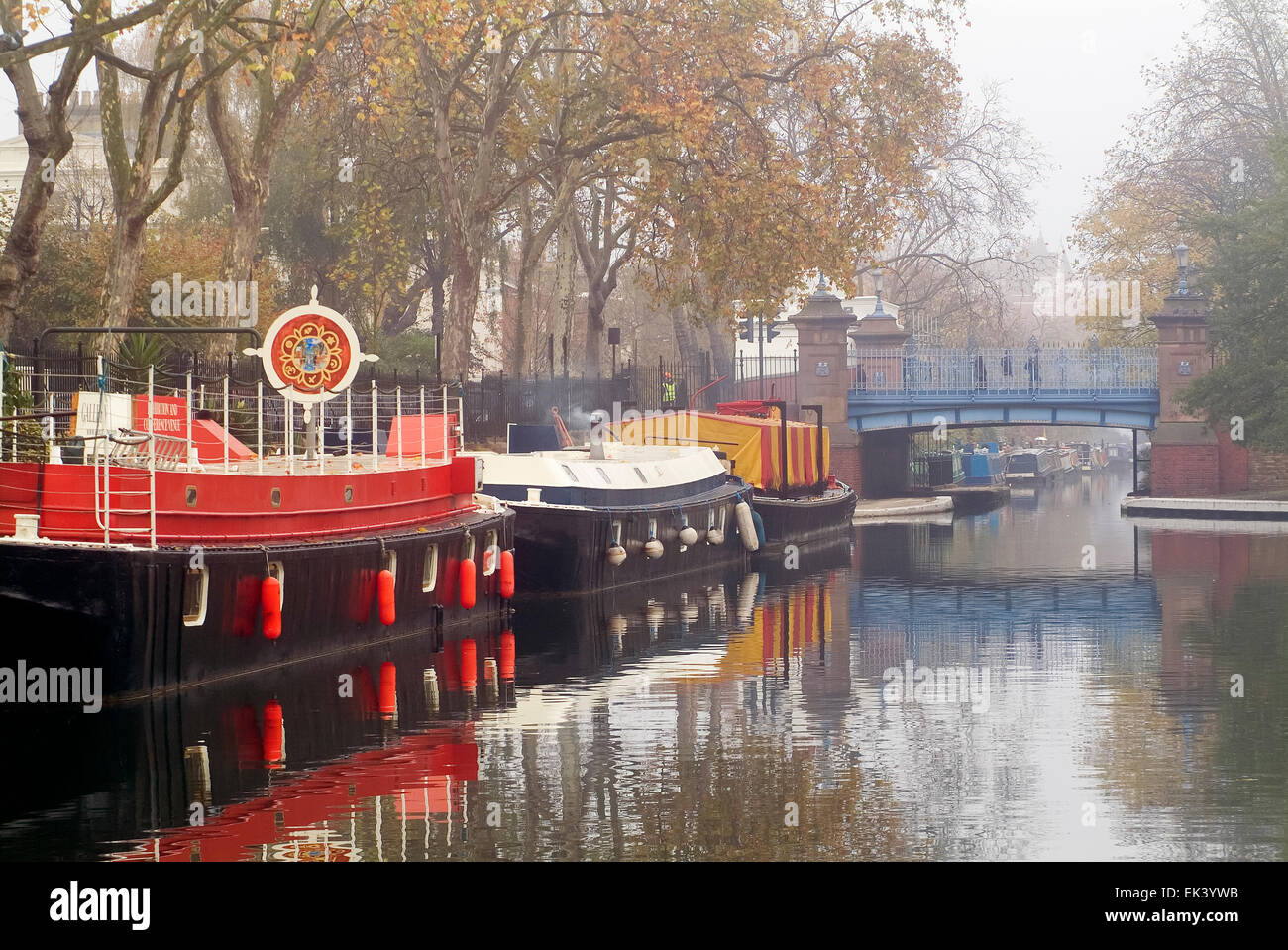 Case galleggianti sul Regents Canal a Little Venice in Londra England Regno  Unito Europa Foto stock - Alamy