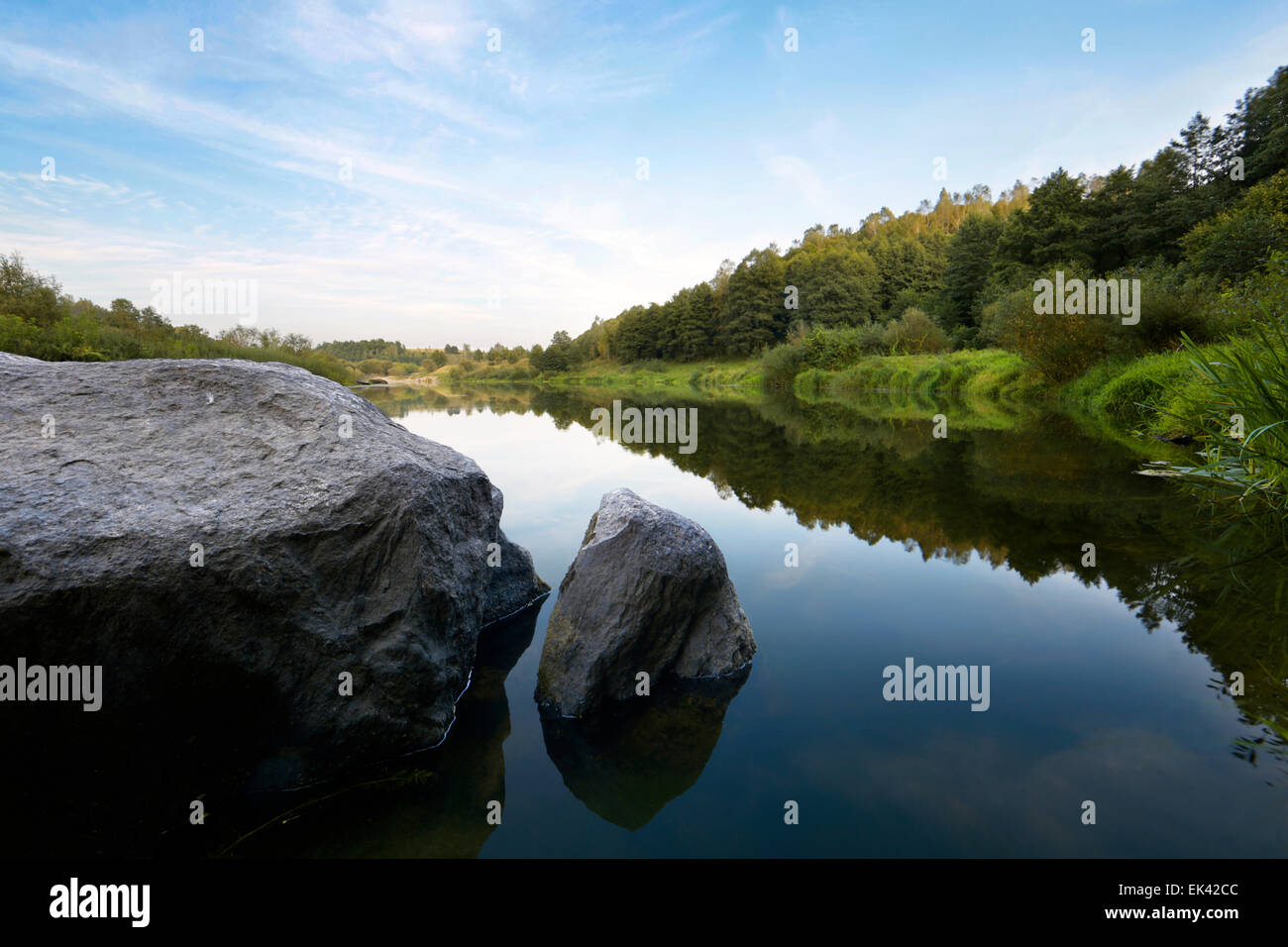 Mattina sul fiume collina Foto Stock