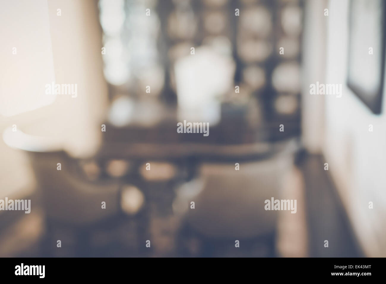 Ufficio sfocate con il calcolatore applicando retrò Instagram filtro stile Foto Stock Ufficio sfocate con il calcolatore applicando retrò Instagram filtro stile Foto Stock