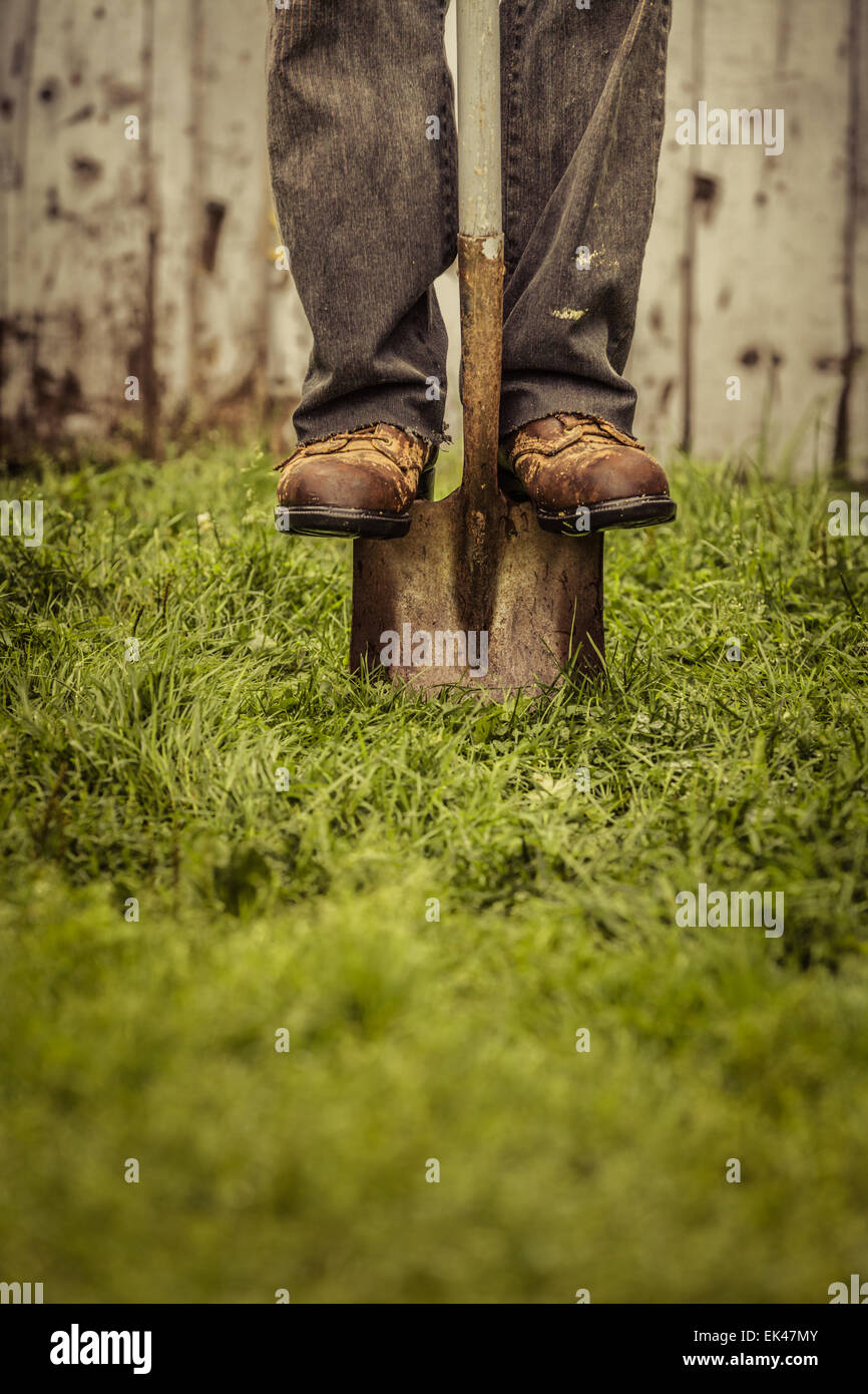 Dettagli dei piedi e della pala in parte anteriore del granaio Foto Stock