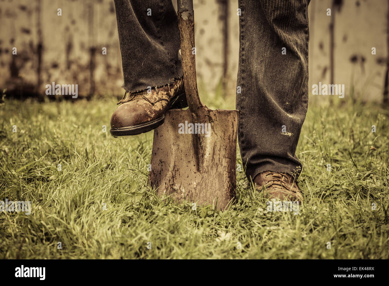 Dettagli dei piedi e della pala in parte anteriore del granaio Foto Stock
