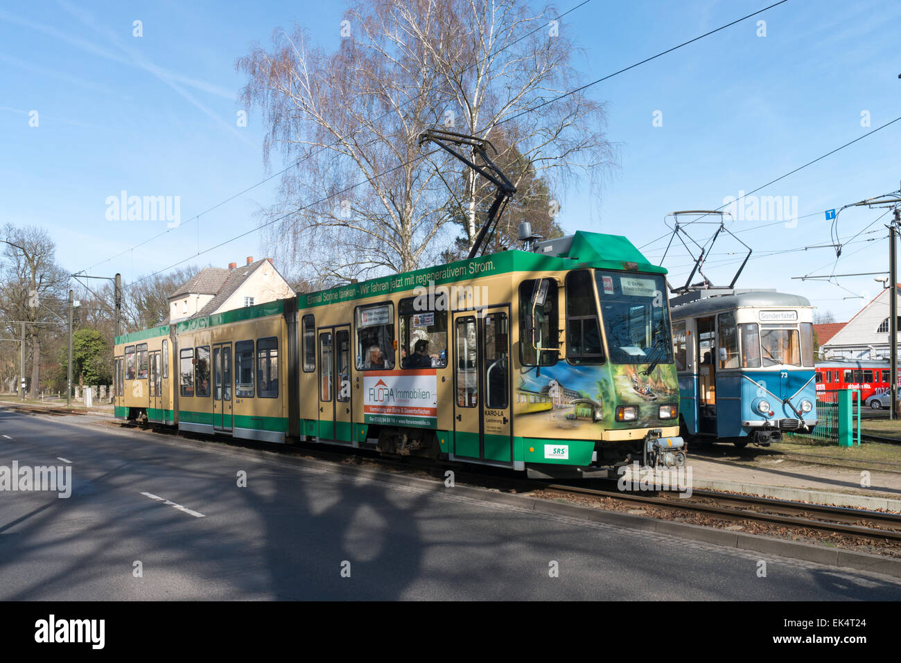 Schöneiche Rüdersdorfer vettura tranviaria no.28 & Heritage auto 73 Foto Stock