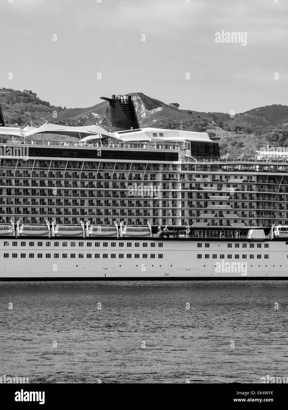 L'Italia, Sicilia, Messina, nave da crociera nel porto Foto Stock