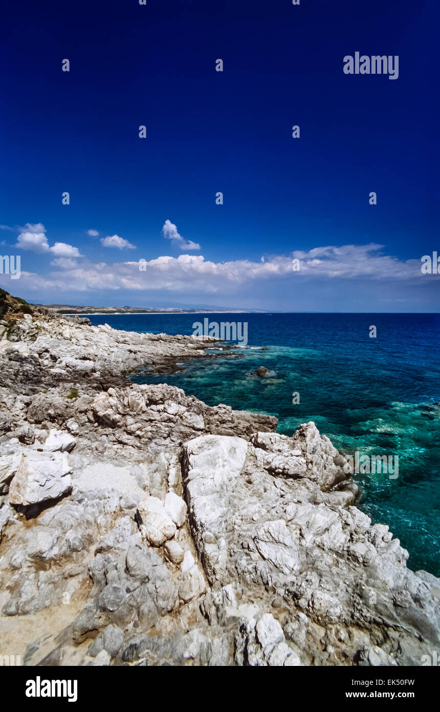 L'Italia, Calabria mare Ionio, Golfo di Squillace Catanzaro (provincia), la vista della costa - Scansione su pellicola Foto Stock