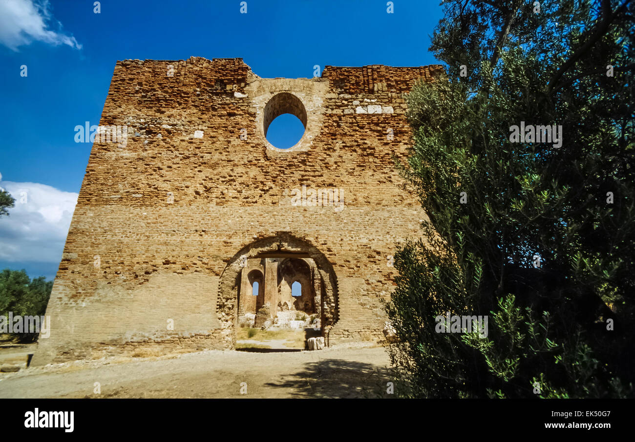 L'Italia, Calabria, Squillace, chiesa medievale rovine - Scansione su pellicola Foto Stock