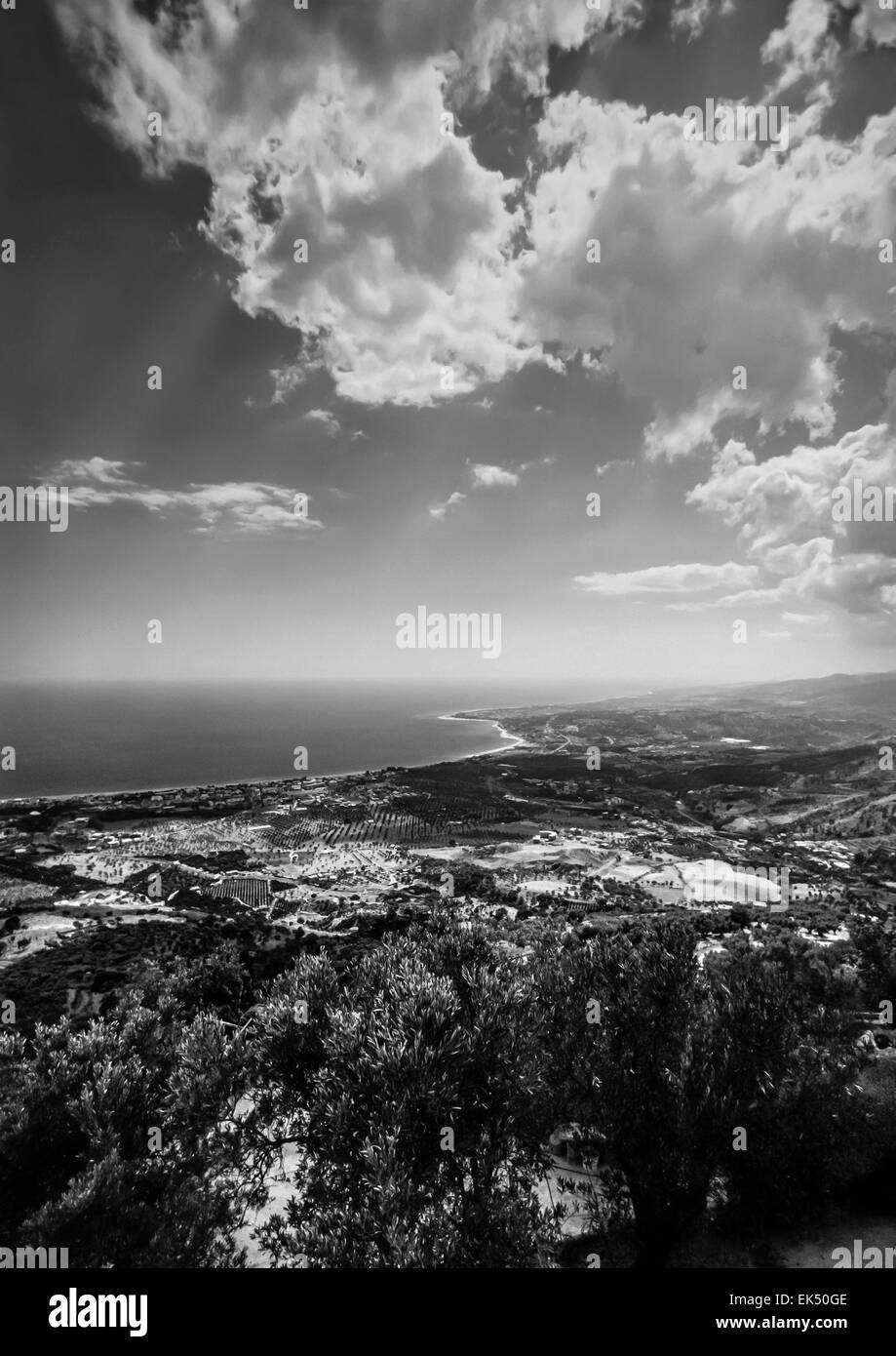 L'Italia, Calabria mare Ionio, Golfo di Squillace Catanzaro (provincia), la vista della costa - Scansione su pellicola Foto Stock