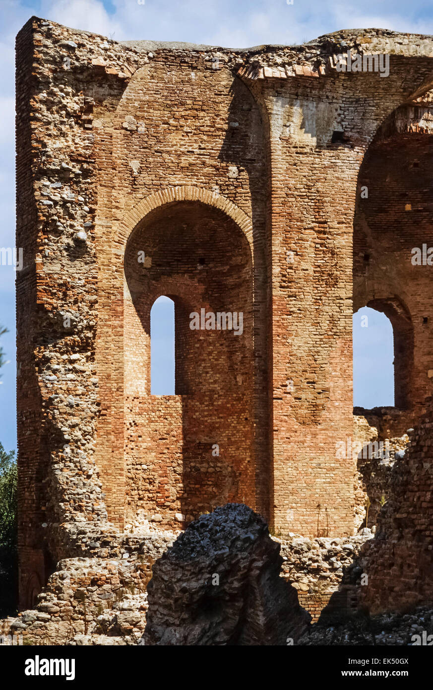 L'Italia, Calabria, Squillace, chiesa medievale rovine - Scansione su pellicola Foto Stock