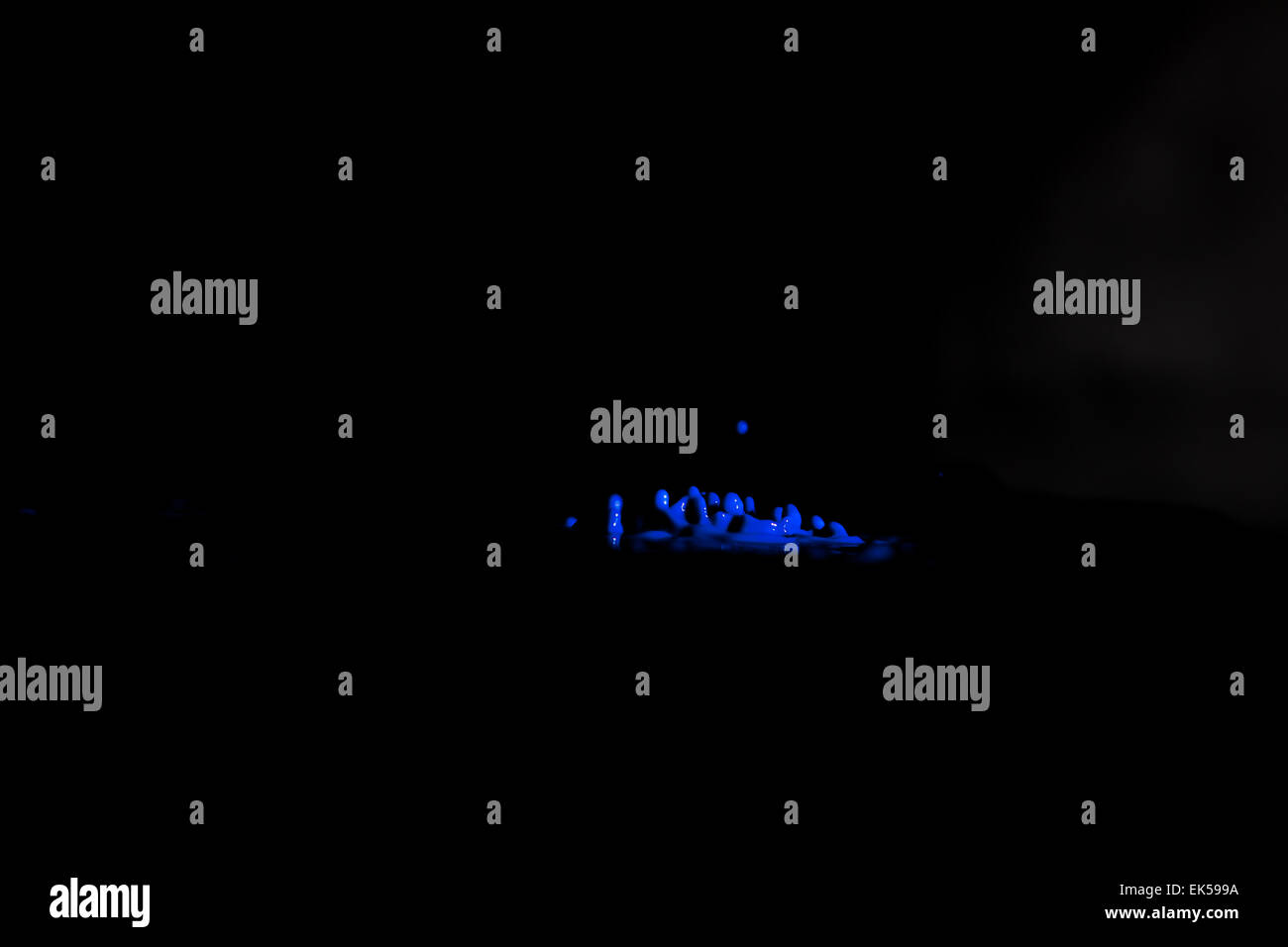 Blu gli spruzzi di vernice Foto Stock