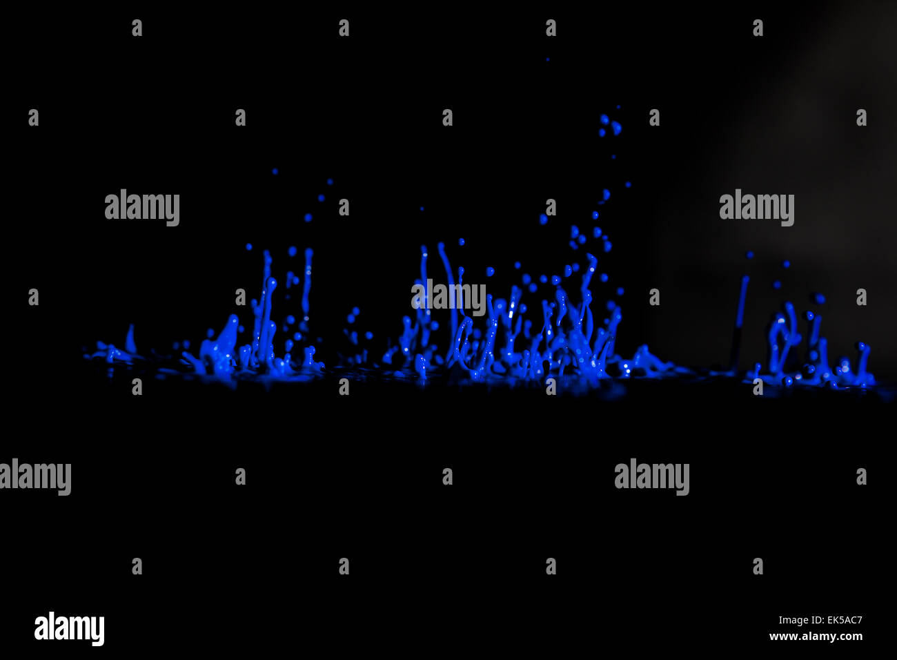 Blu gli spruzzi di vernice Foto Stock