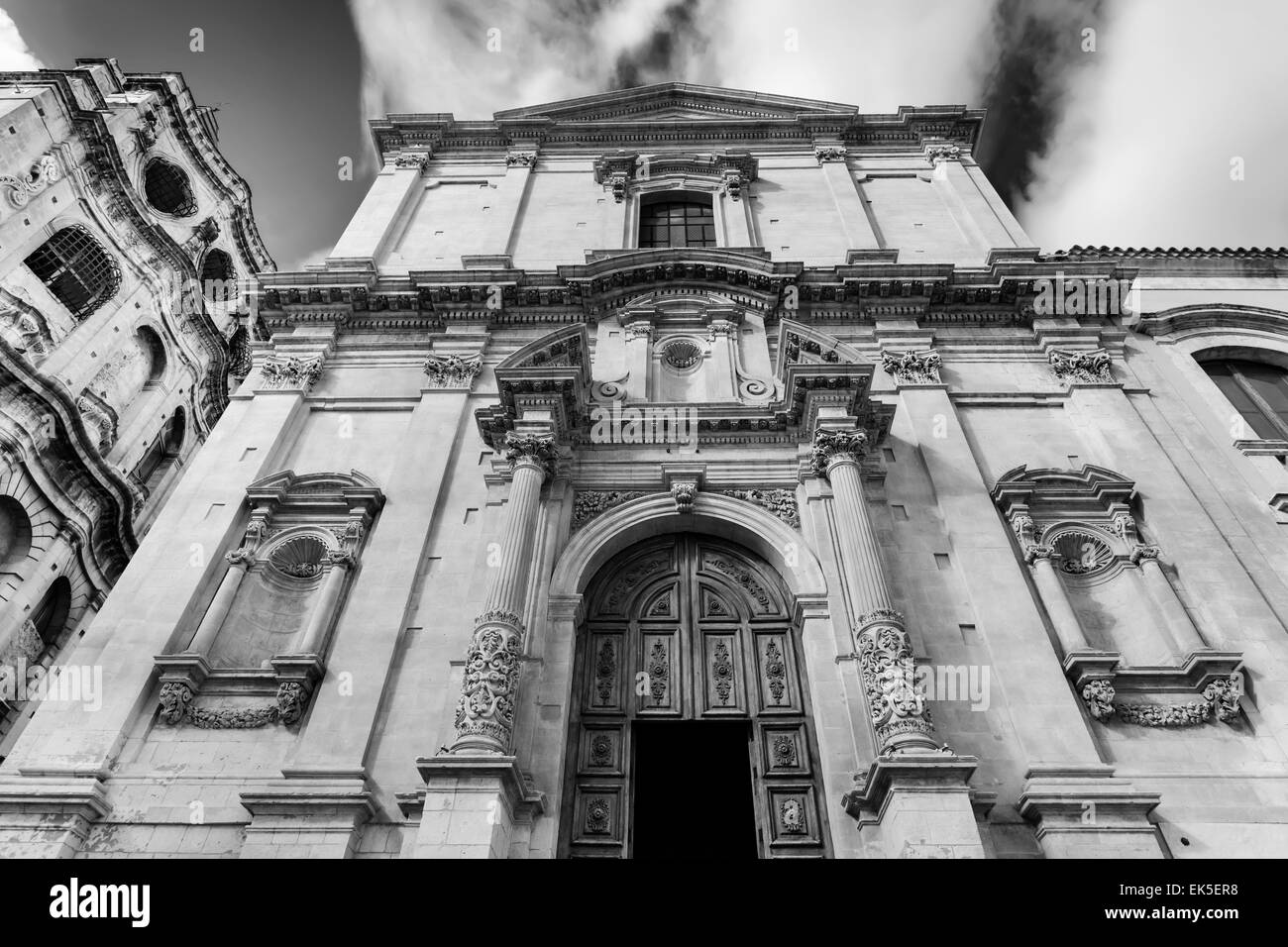 L'Italia, sicilia, Noto (Siracusa Provincia), barocca Chiesa di San Francesco e la facciata SS. Salvatore la basilica ed il Monastero Foto Stock