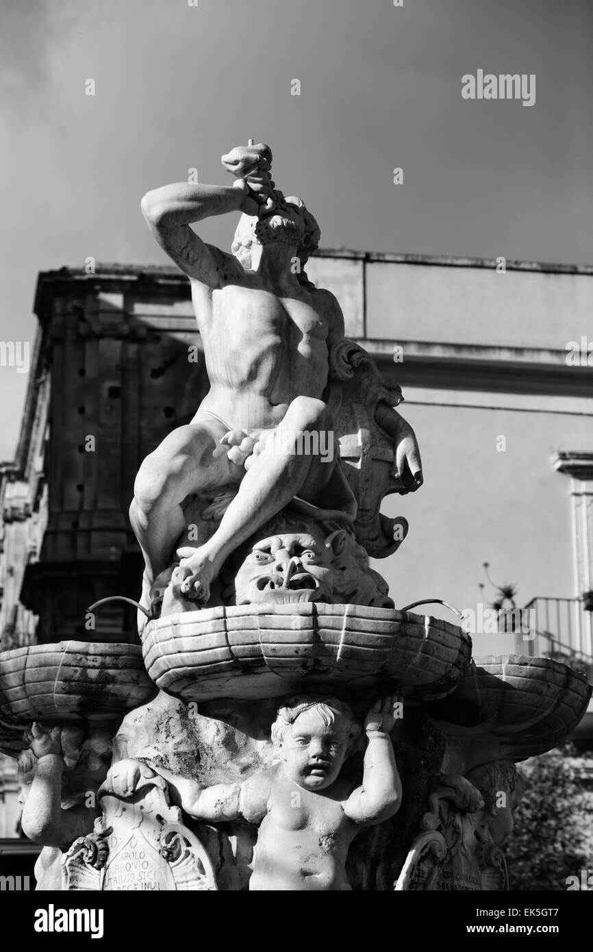 L'Italia, sicilia, Noto (Siracusa Provincia) vista la barocca fontana Hercules Foto Stock