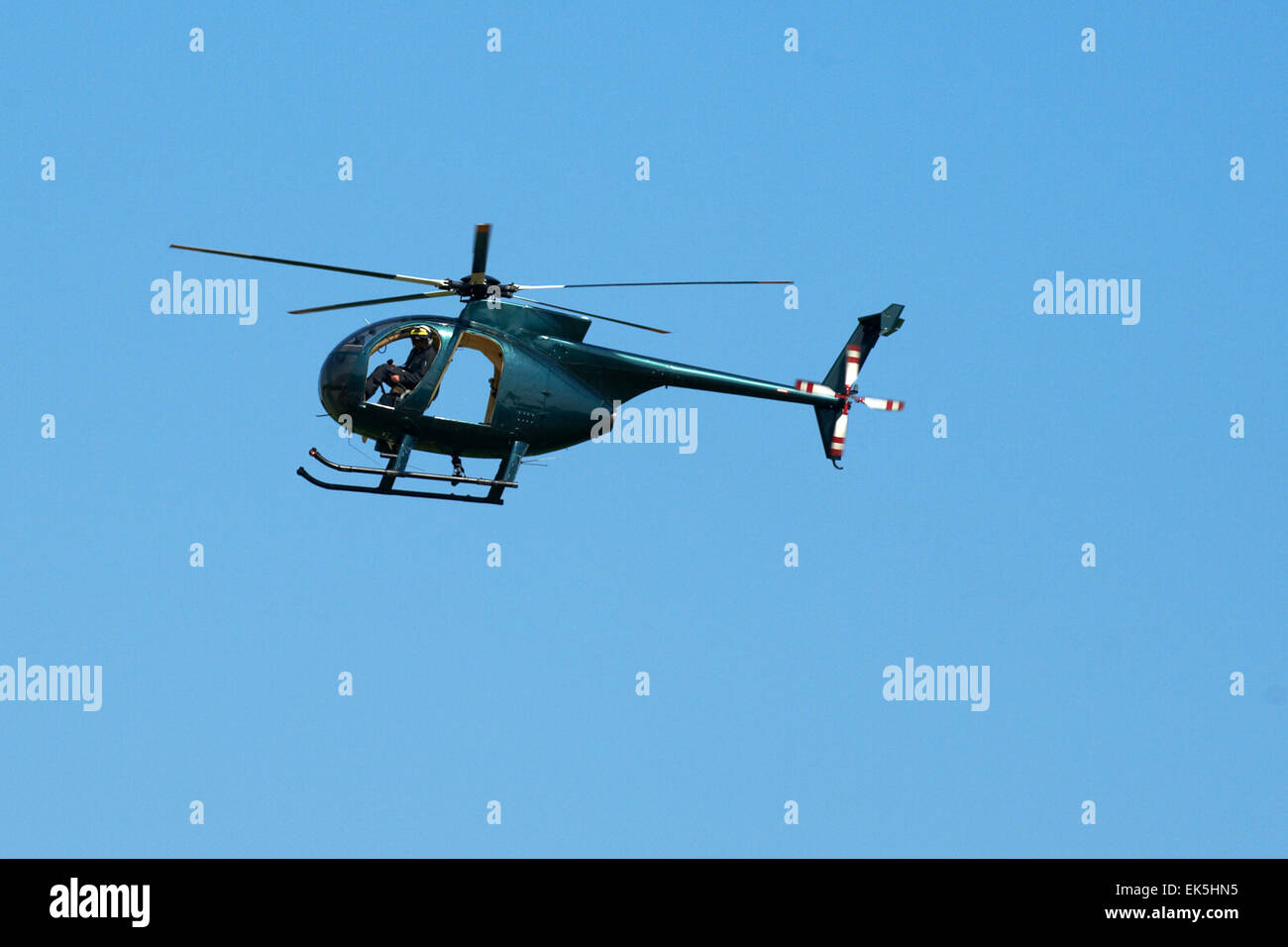 Un elicottero in midair Foto Stock