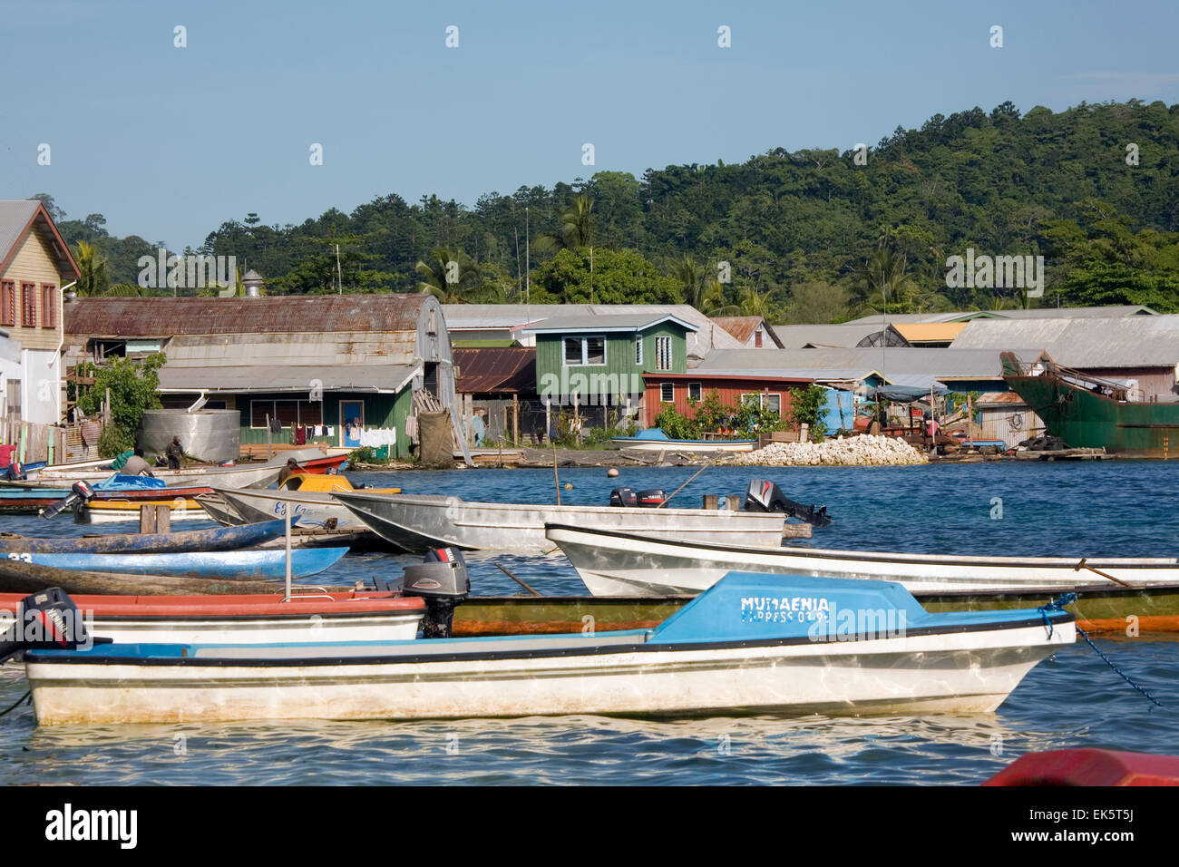 Gizo, la seconda città più grande delle Isole Salomone e capitale della  provincia Westen, è situato sull'isola di Ghizo Foto stock - Alamy