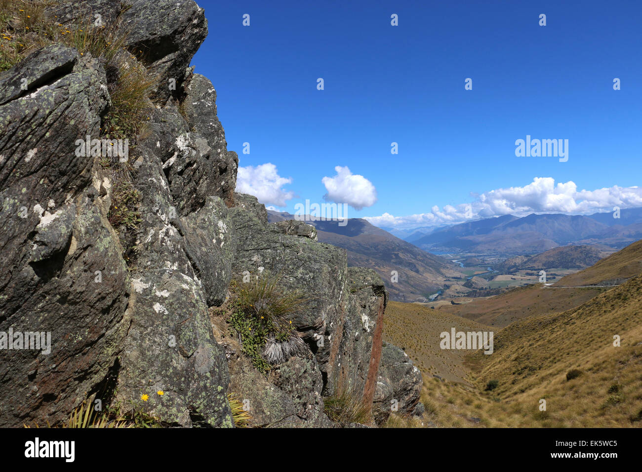 Scogliera sulla montagna vicino a Queenstown Nuova Zelanda picco lato montagna Foto Stock