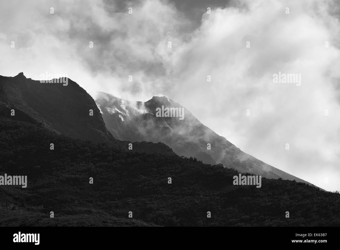 L'Italia, Sicilia e Isole Eolie, Stromboli, vista del vulcano dal mare Foto Stock