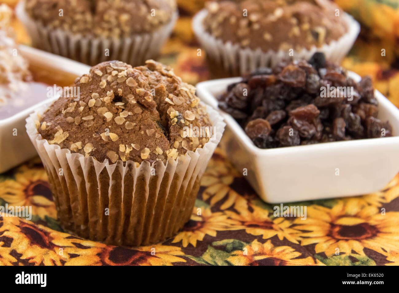 Fatta fresca miele uvetta muffin Foto Stock