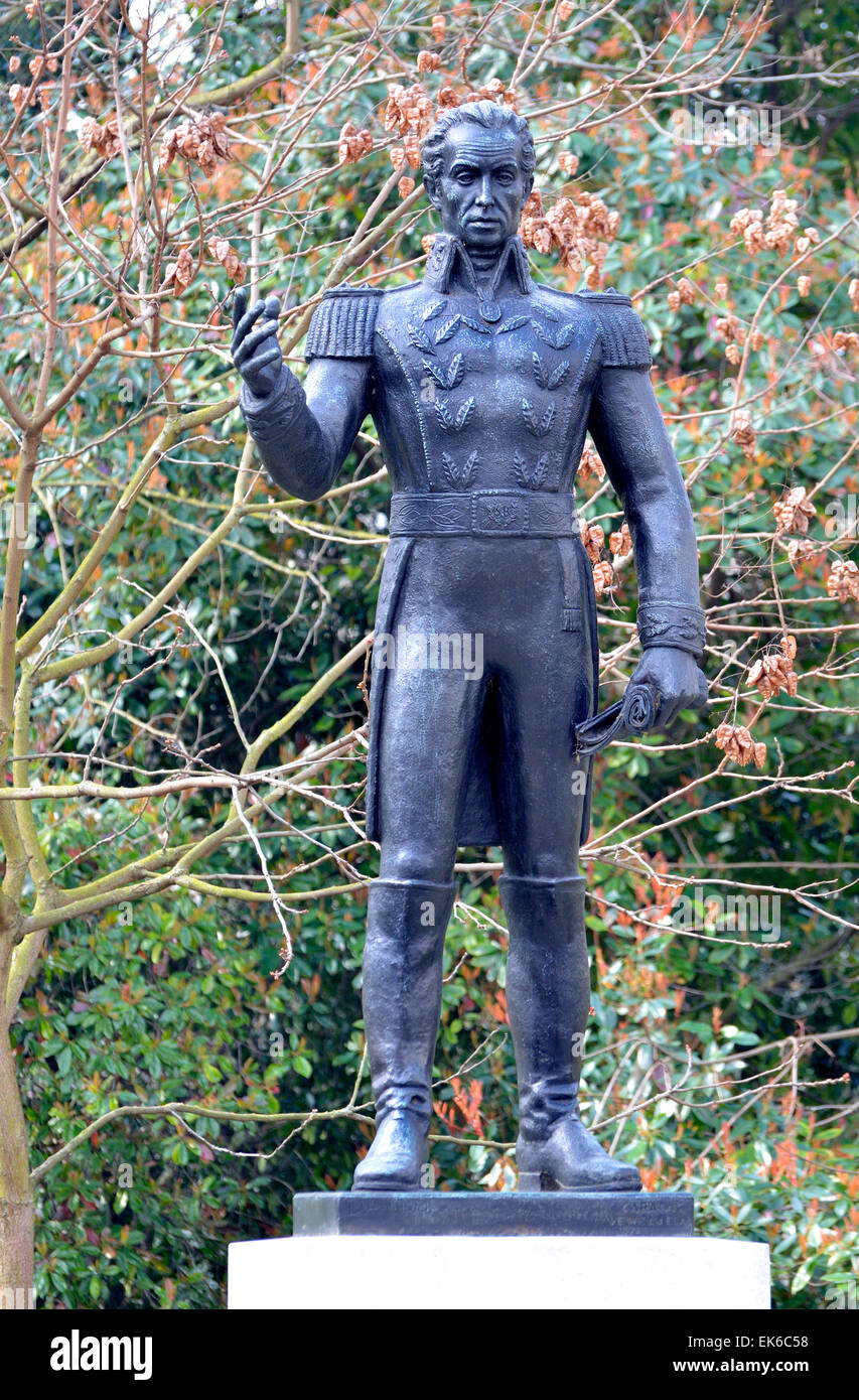 Londra, Inghilterra, Regno Unito. Statua di Simón Bolívar in Belgrave Square (1974: Hugo Daini) svelata da James Callaghan, quindi estera Sec Foto Stock