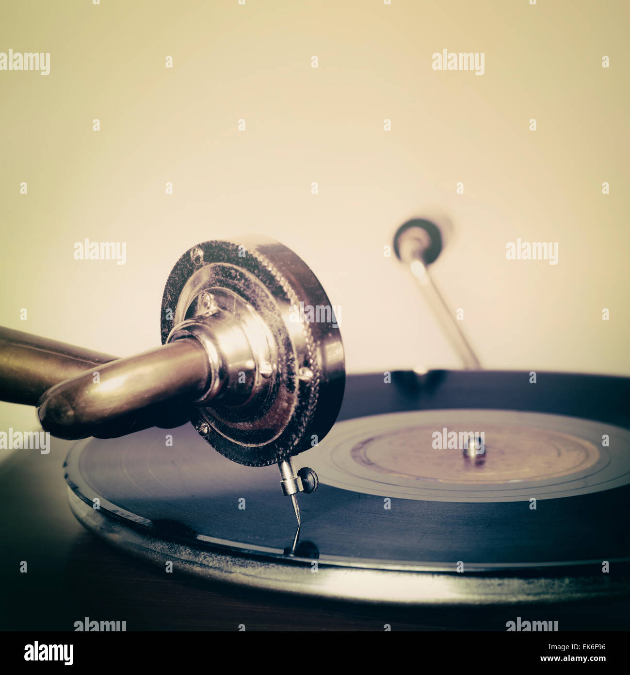 Vintage vecchio record player grammofono ago sul record Foto Stock