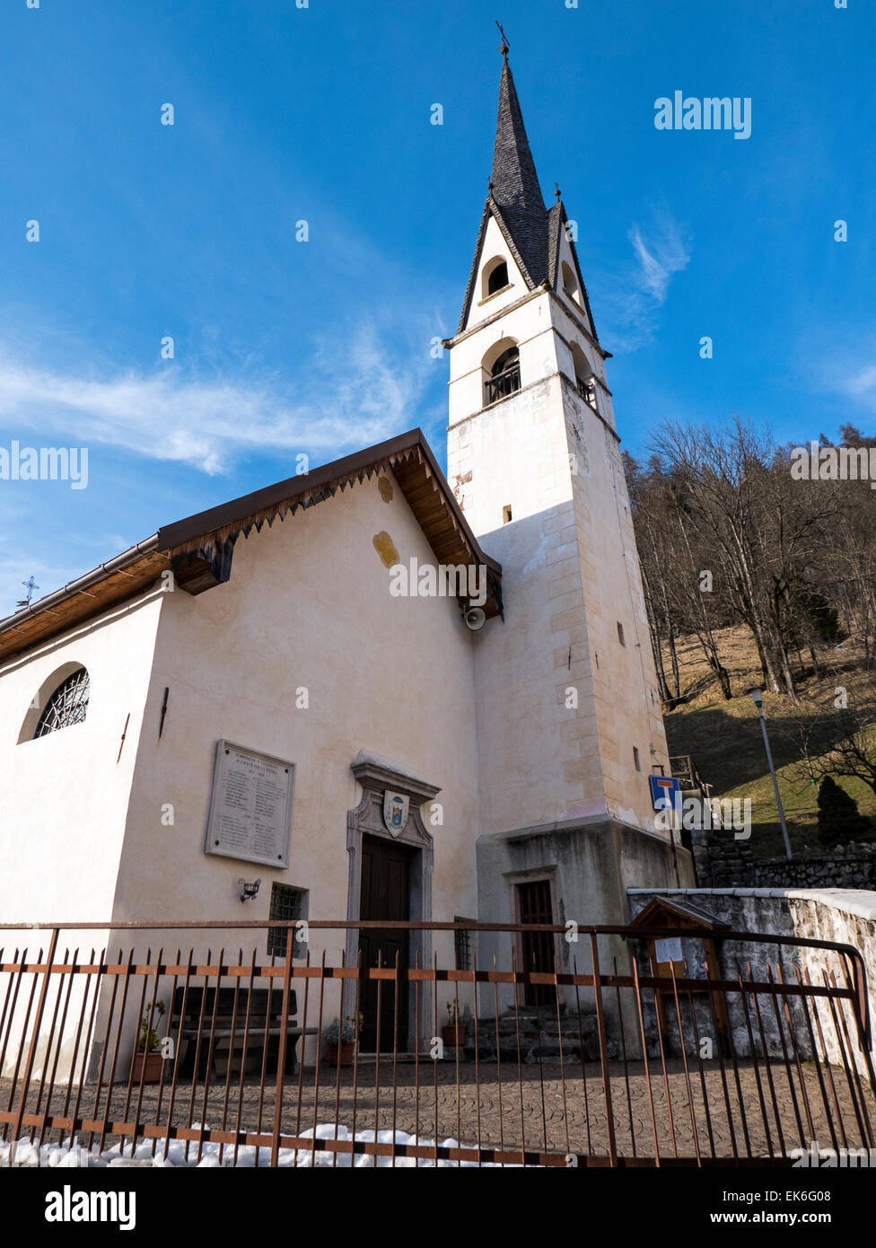 La chiesa, borgo di Fornesighe, Italia settentrionale Foto Stock