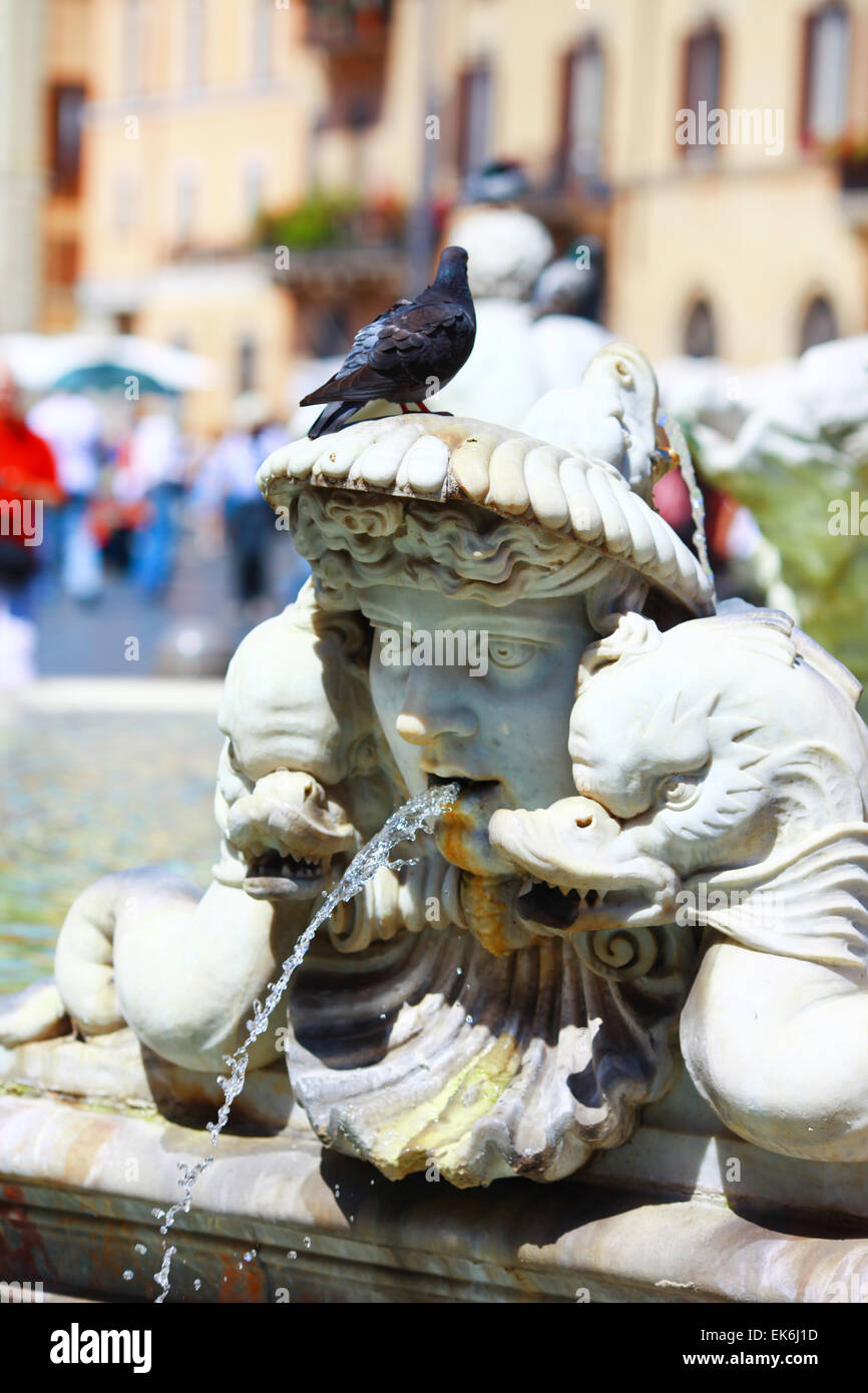 Dettagli della bella fontana a Piazza Navona a Roma Foto Stock