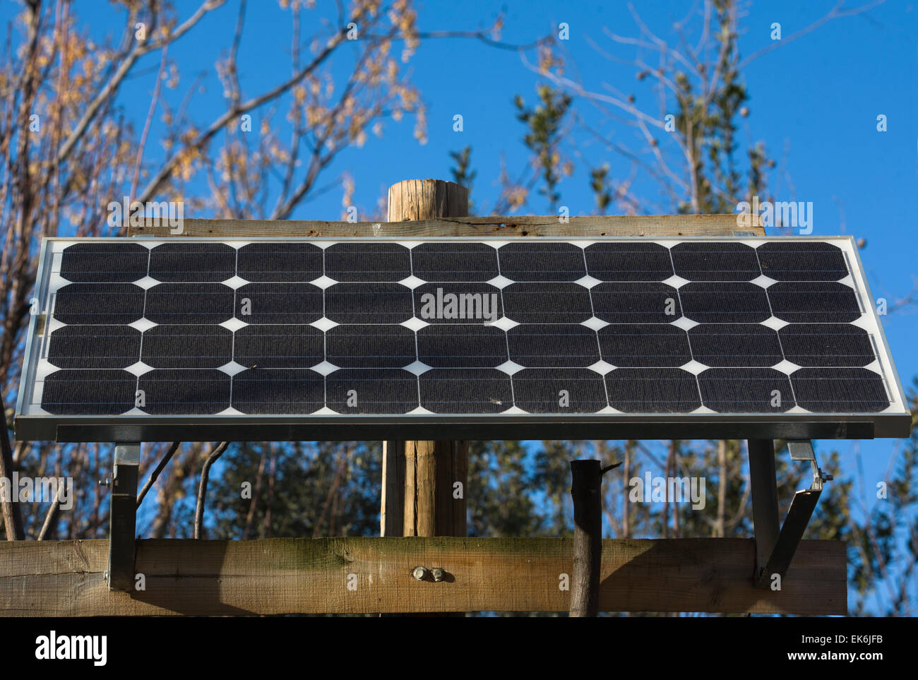 Questo pannello solare è un stand-alone di energia fotovoltaica il sistema o i sistemi di alimentazione elettrica alimentata da pannelli fotovoltaici che un Foto Stock