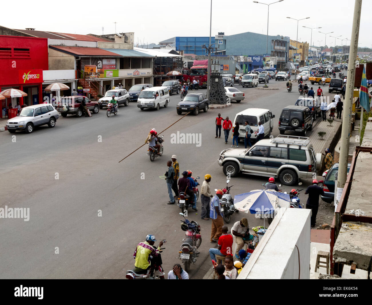 Il traffico sulla strada principale, Goma centro città, provincia del nord Kivu, nella Repubblica democratica del Congo ( RDC ), Africa Foto Stock