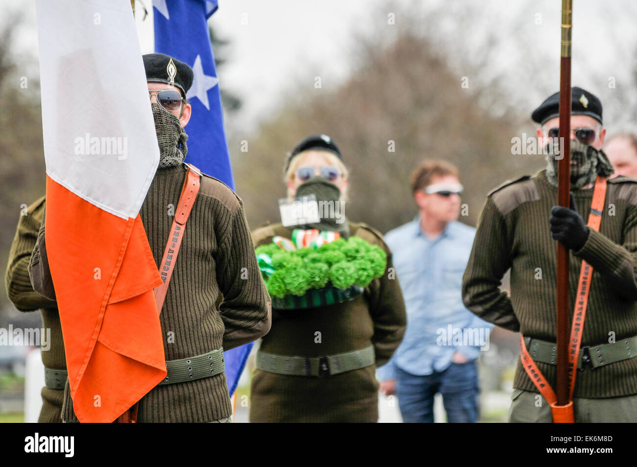 Il repubblicano Sinn Fein (RSF) commemorare caduti volontari irlandesi durante la Pasqua annuale commemorazione di salita parade, Belfast, Irlanda del Nord. Foto Stock